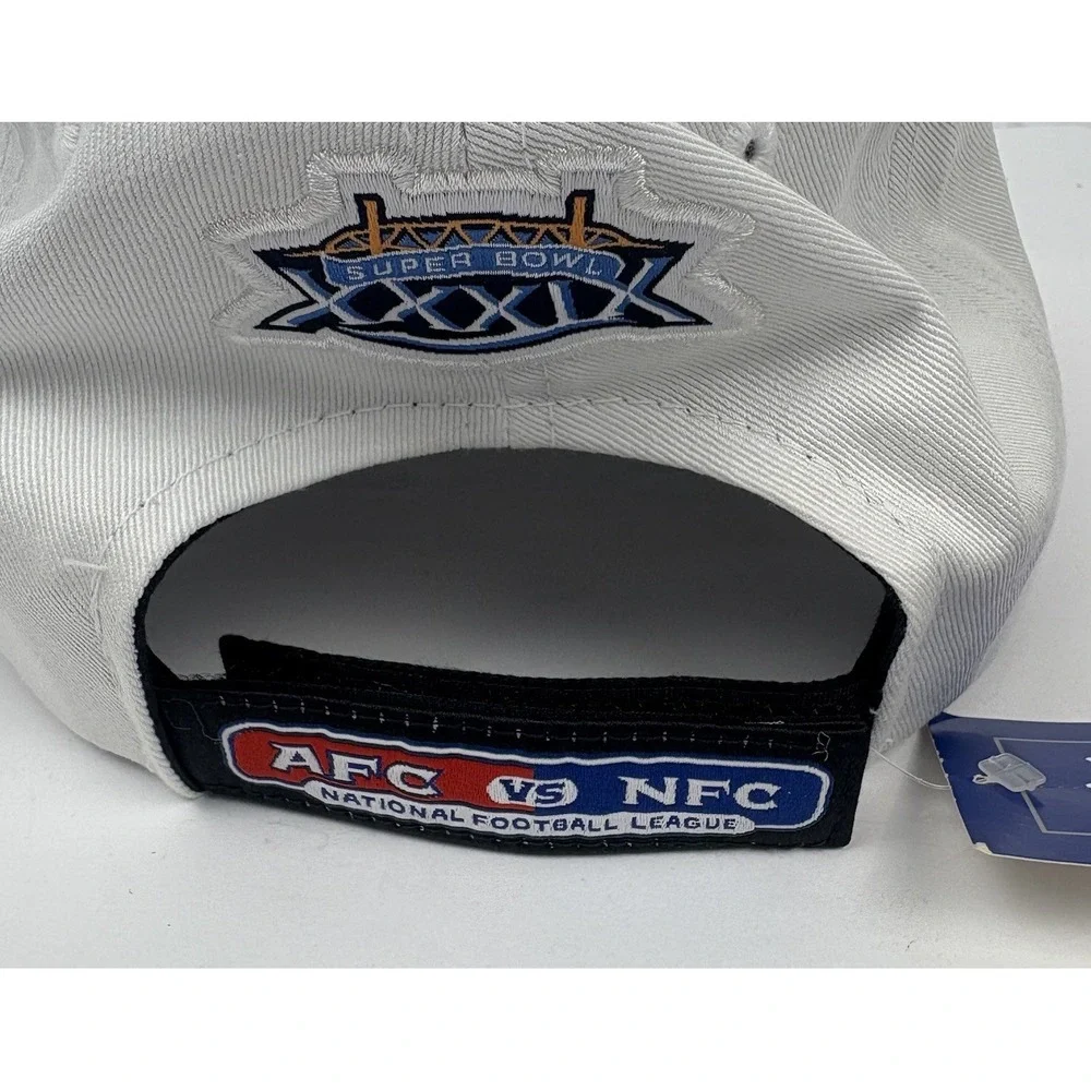 NWT Patriots v. Eagles Hat Cap Snap Back Super Bowl XXXIX